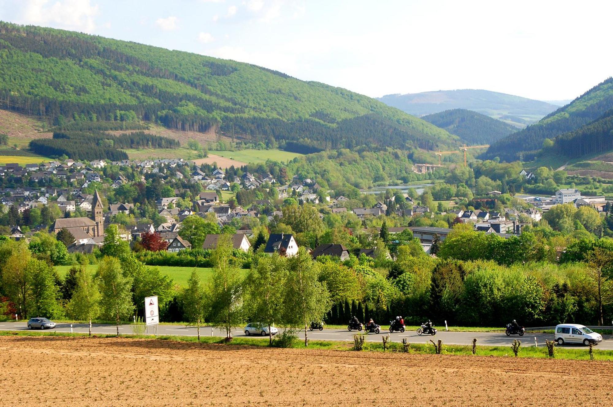 Hotel Bigger Hof - Wirtshaus Platzhirsch Am Jahnplatz Olsberg Bagian luar foto