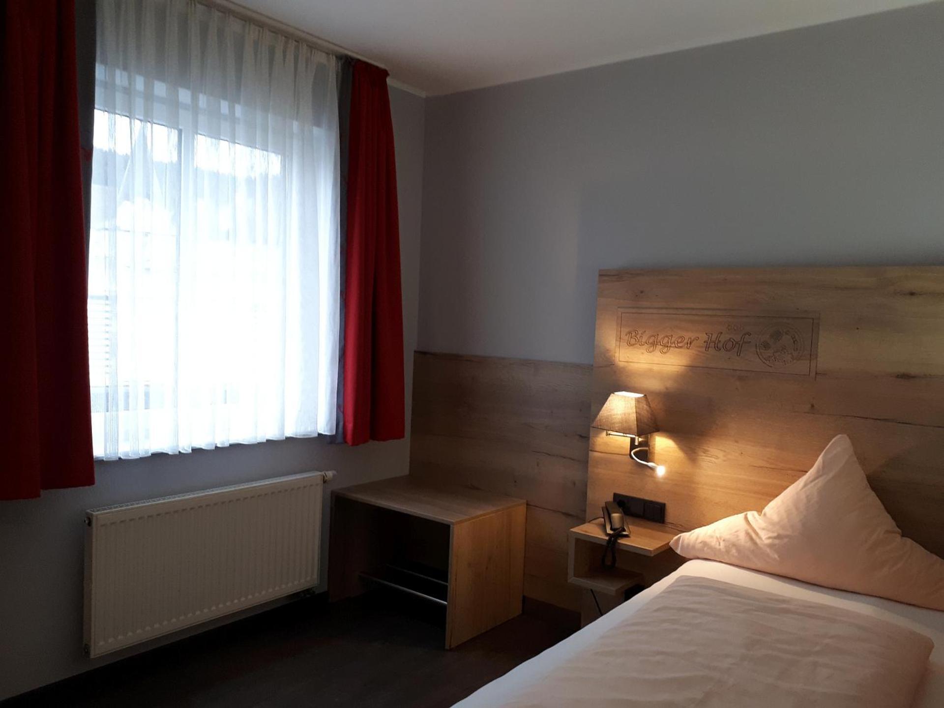 Hotel Bigger Hof - Wirtshaus Platzhirsch Am Jahnplatz Olsberg Bagian luar foto
