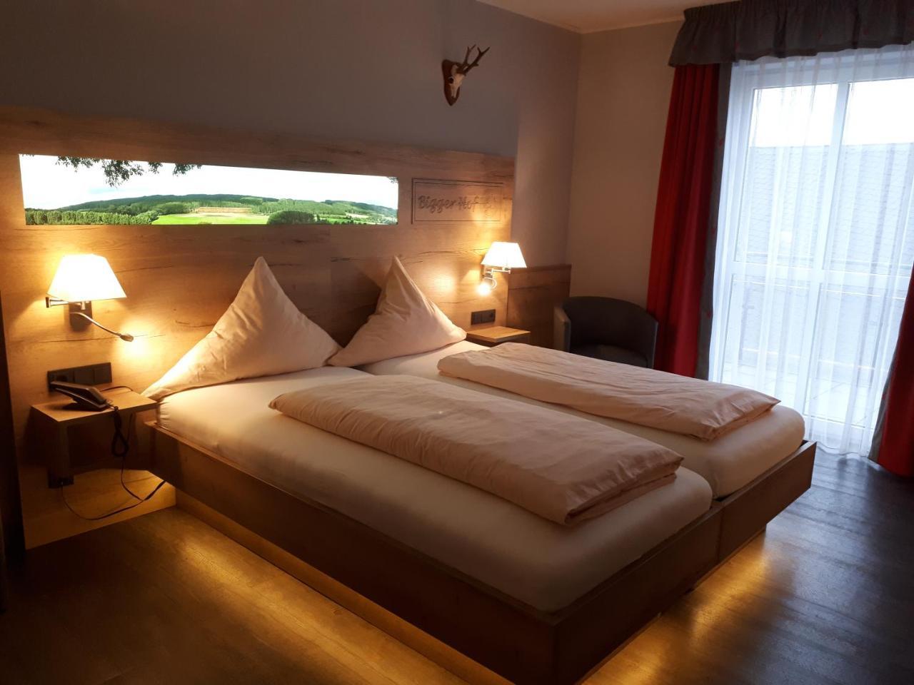 Hotel Bigger Hof - Wirtshaus Platzhirsch Am Jahnplatz Olsberg Bagian luar foto